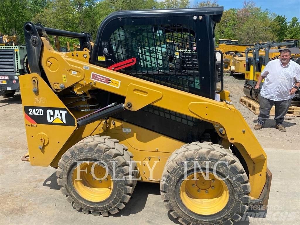 CAT 242D Mini Pale Gommate