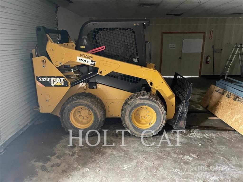 CAT 242D Mini Pale Gommate