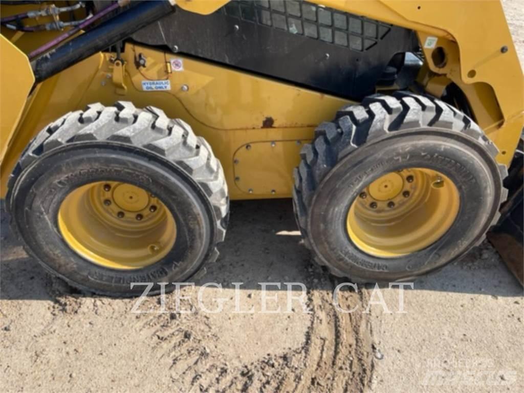CAT 242D3 Mini Pale Gommate