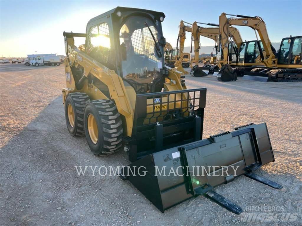 CAT 242D3 Mini Pale Gommate