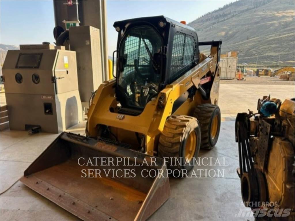 CAT 242D3 Mini Pale Gommate