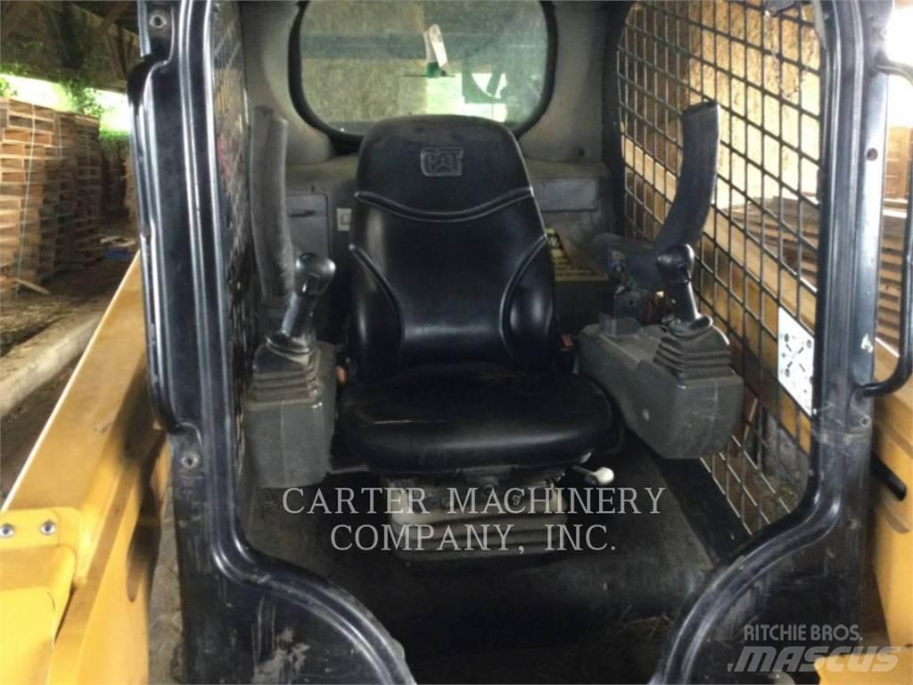 CAT 242D3 Mini Pale Gommate