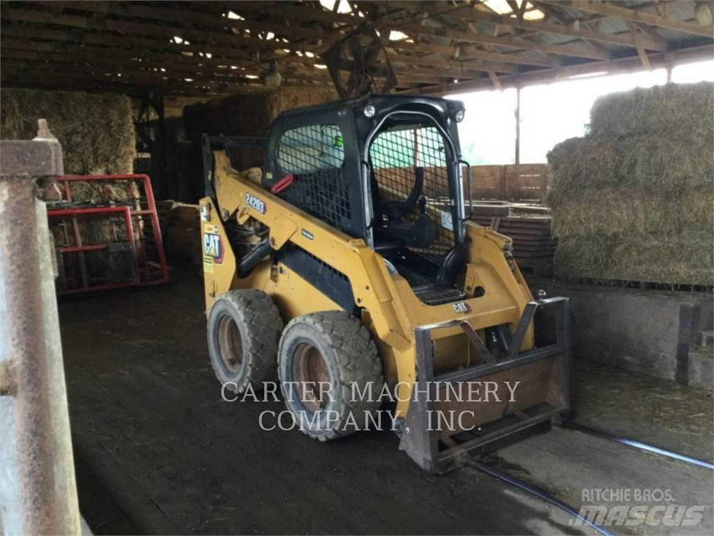 CAT 242D3 Mini Pale Gommate