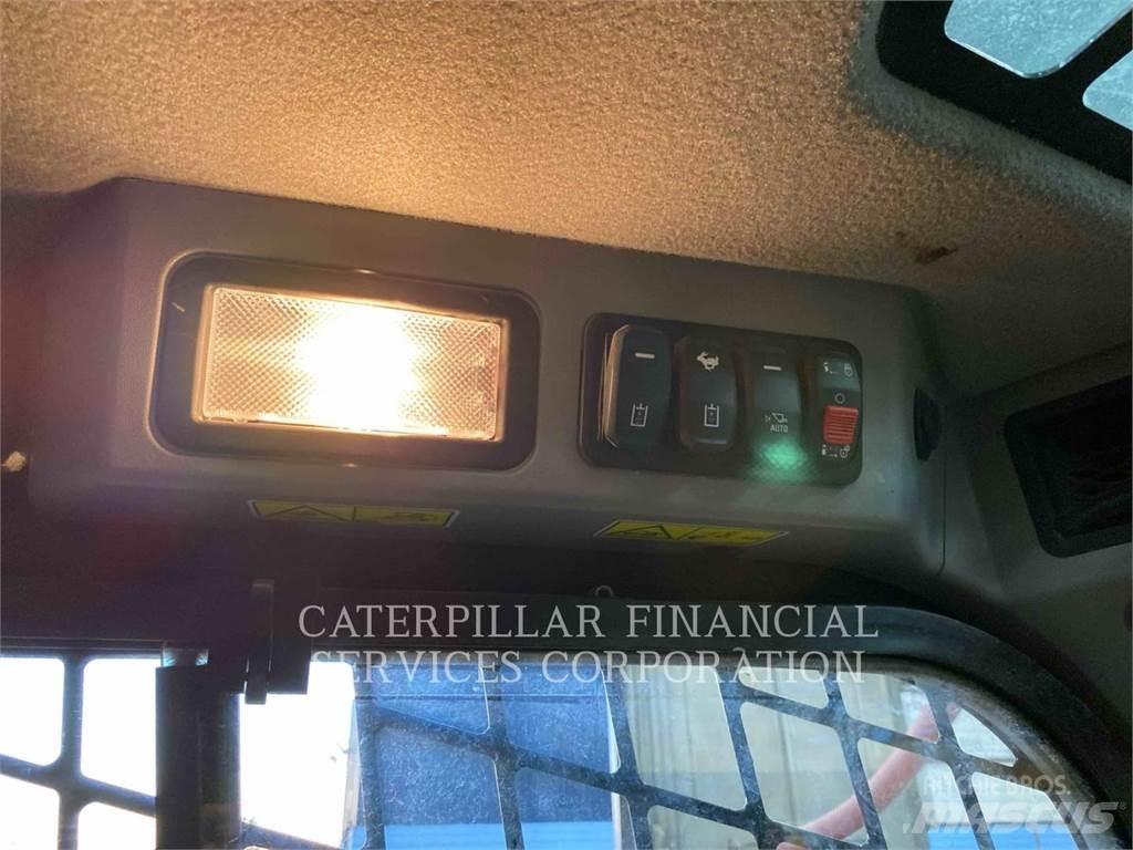 CAT 242D3 Mini Pale Gommate
