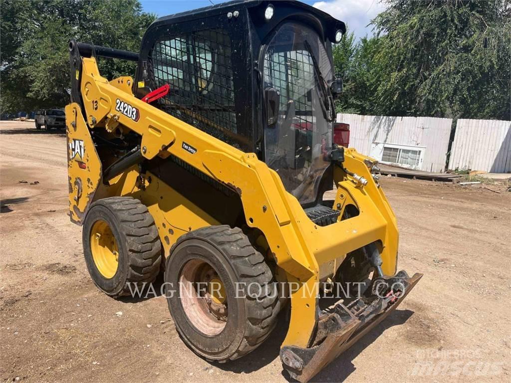 CAT 242D3 Mini Pale Gommate