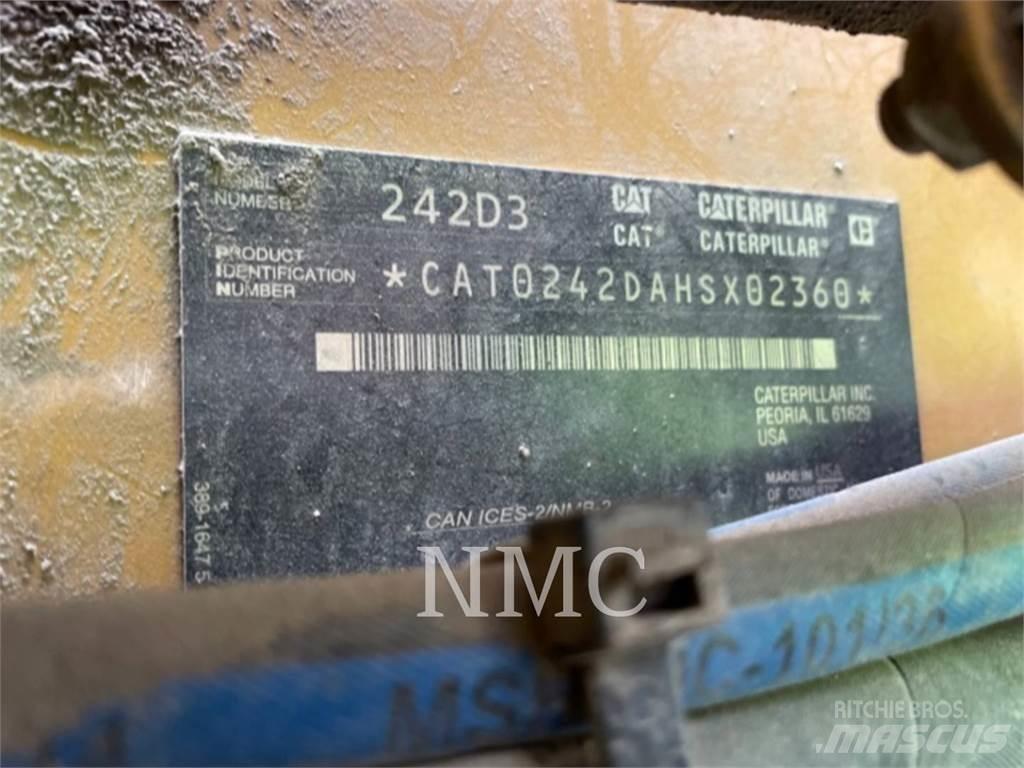 CAT 242D3 Mini Pale Gommate