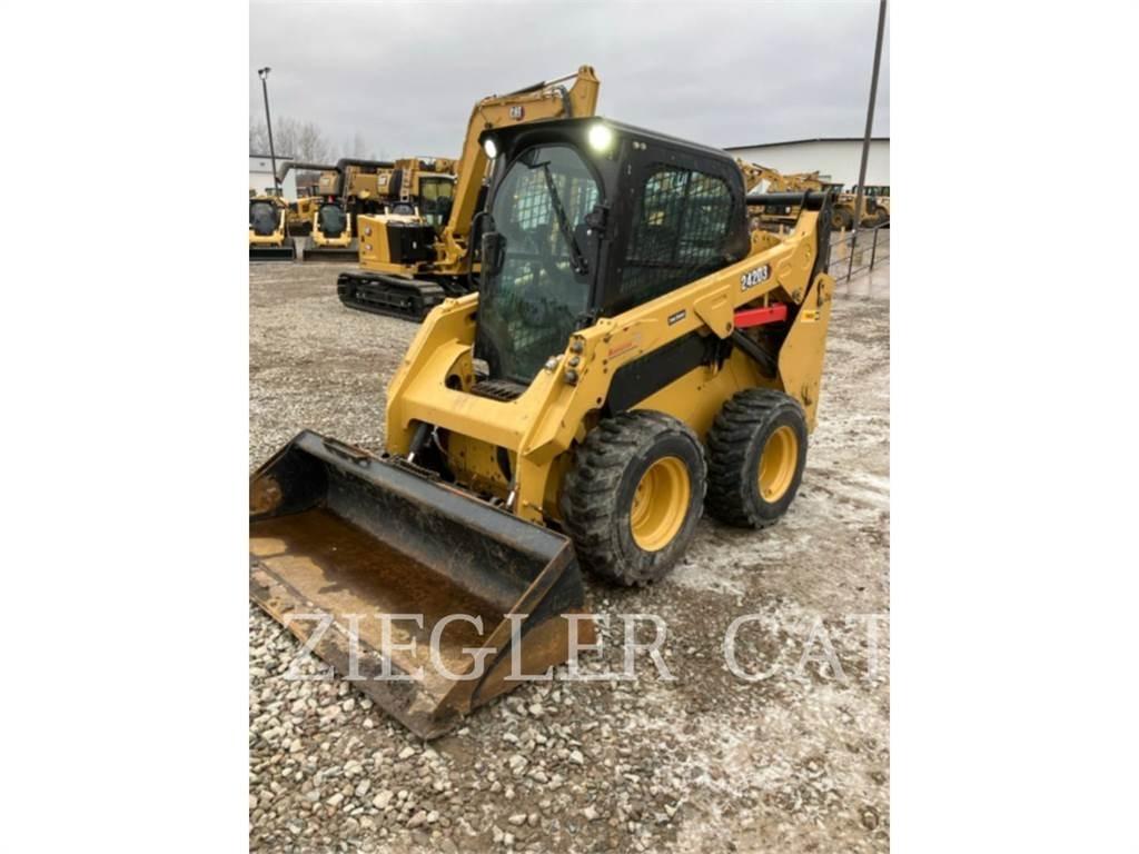 CAT 242D3 Mini Pale Gommate