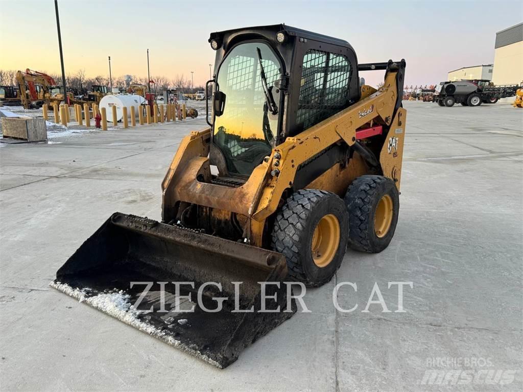 CAT 242D3 Mini Pale Gommate