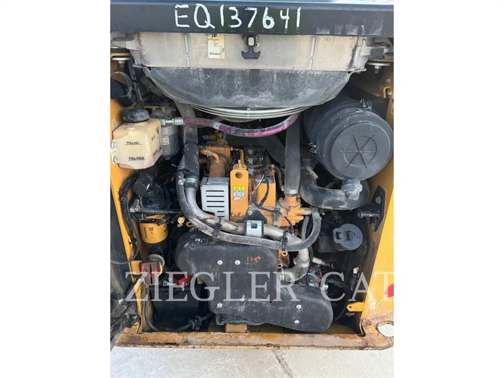 CAT 242D3 Mini Pale Gommate