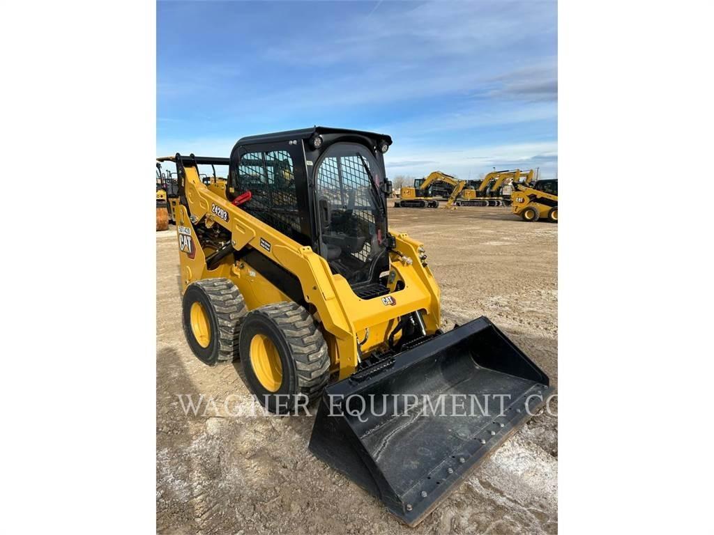 CAT 242D3 Mini Pale Gommate