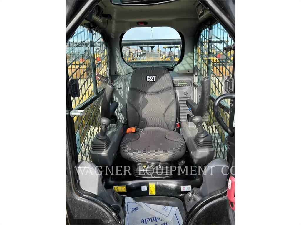 CAT 242D3 Mini Pale Gommate