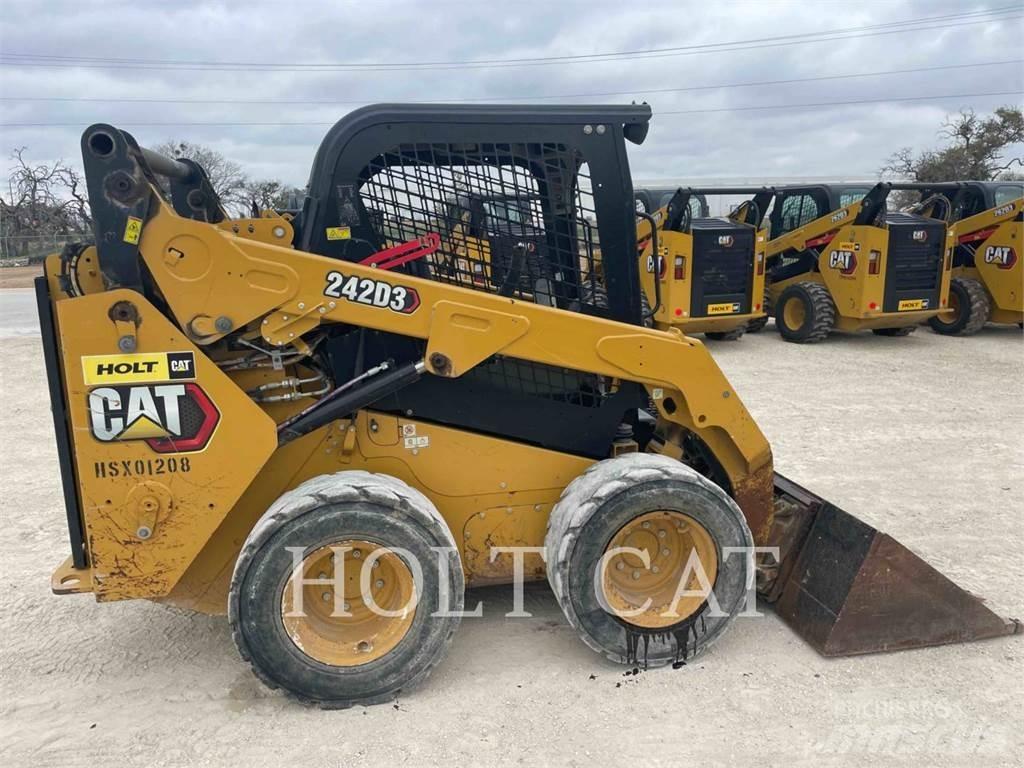 CAT 242D3 Mini Pale Gommate