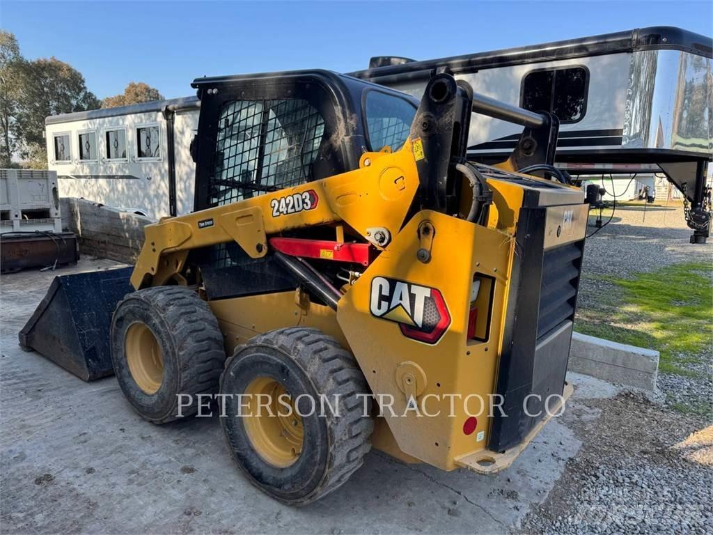 CAT 242D3 Mini Pale Gommate