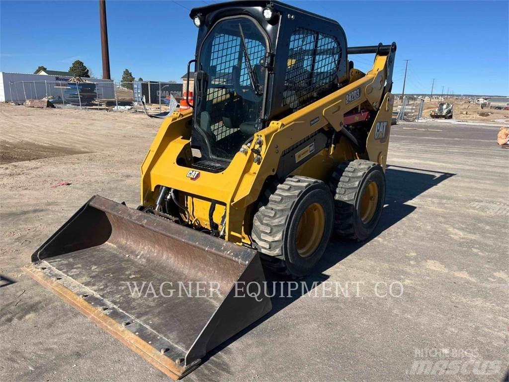 CAT 242D3 Mini Pale Gommate