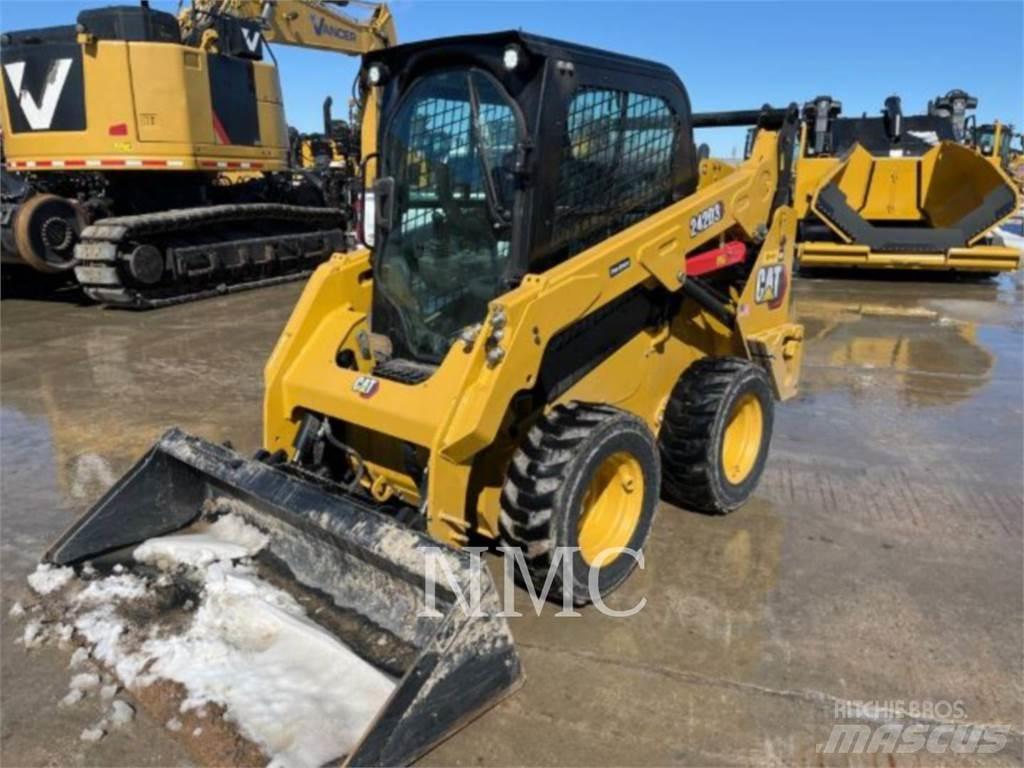 CAT 242D3 Mini Pale Gommate