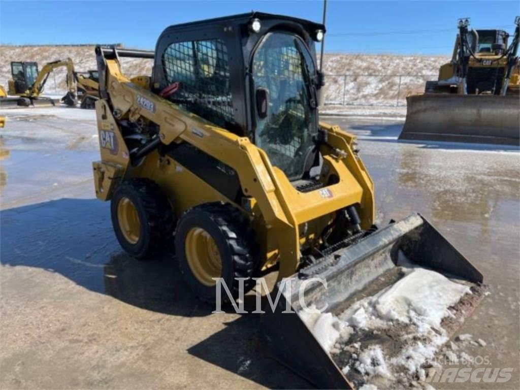 CAT 242D3 Mini Pale Gommate