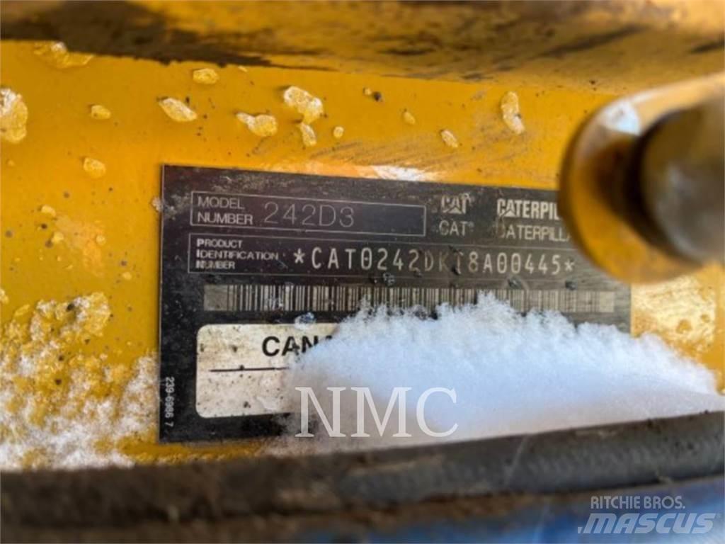CAT 242D3 Mini Pale Gommate