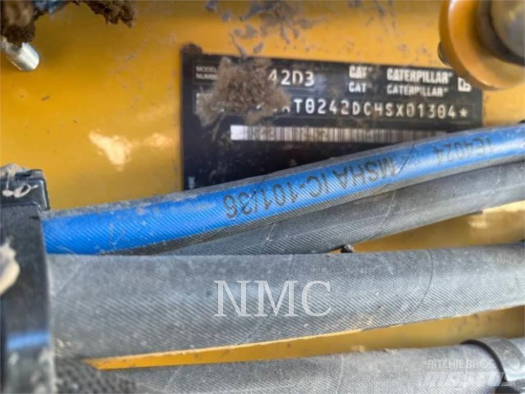 CAT 242D3 Mini Pale Gommate