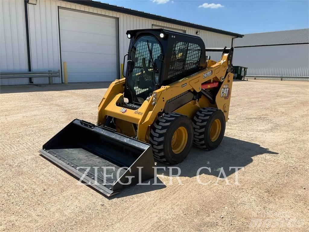 CAT 242D3 Mini Pale Gommate