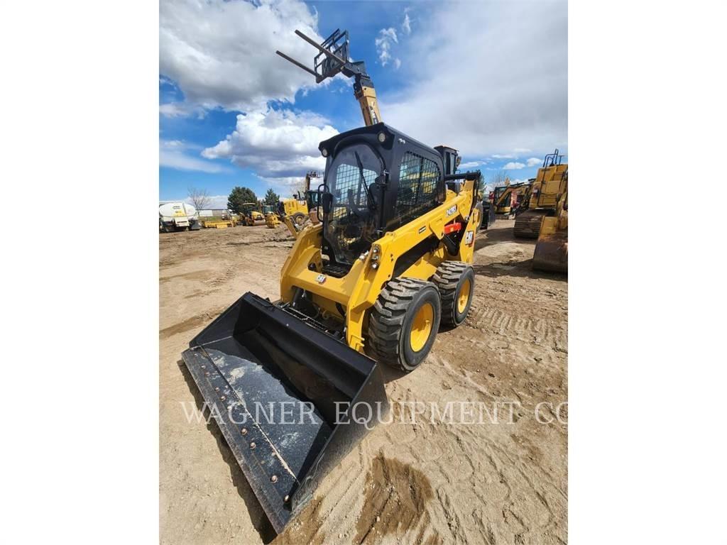 CAT 242D3 Mini Pale Gommate