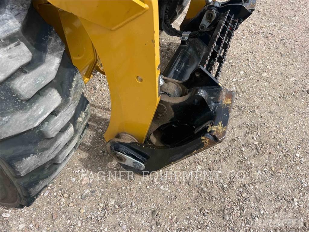 CAT 242D3 Mini Pale Gommate