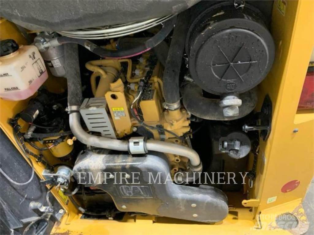 CAT 242D3 Mini Pale Gommate