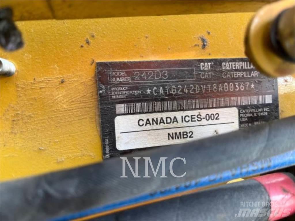 CAT 242D3 Mini Pale Gommate