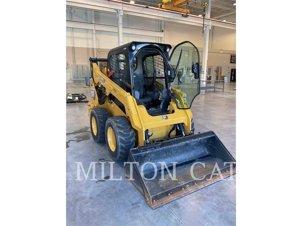 CAT 242D3 Mini Pale Gommate