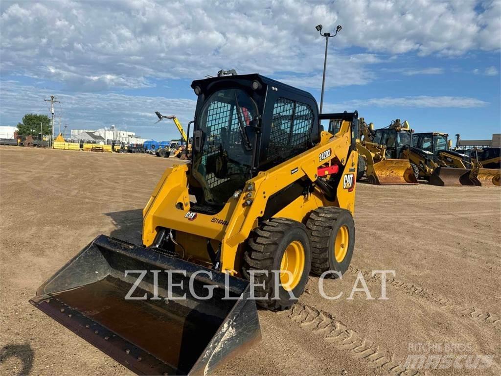 CAT 242D3 Mini Pale Gommate