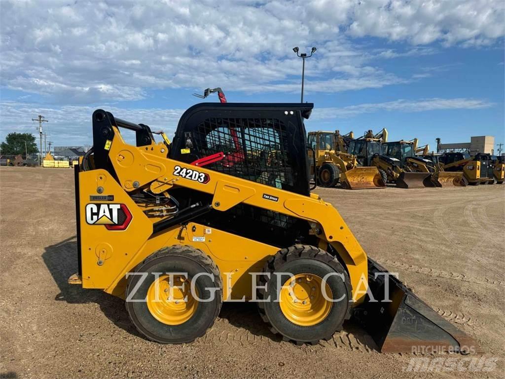 CAT 242D3 Mini Pale Gommate