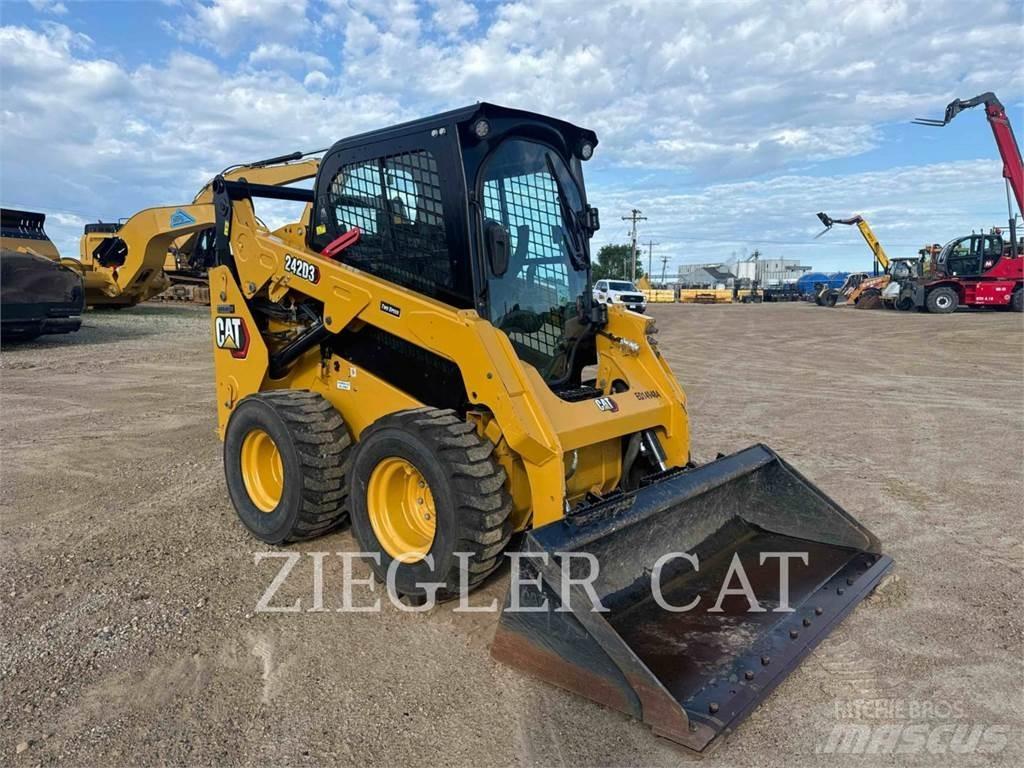 CAT 242D3 Mini Pale Gommate
