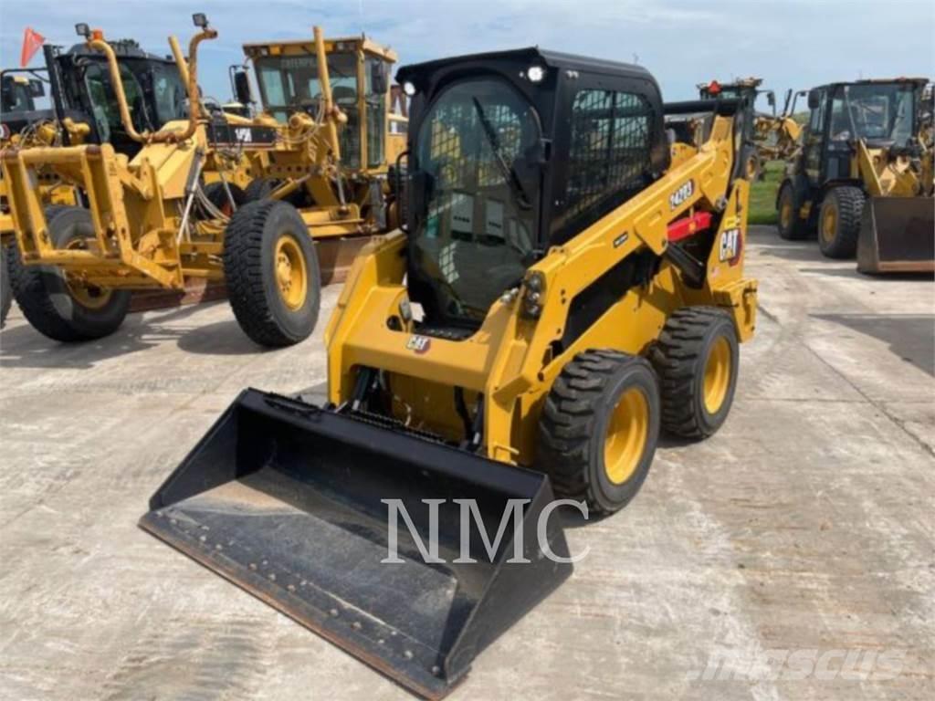 CAT 242D3 Mini Pale Gommate