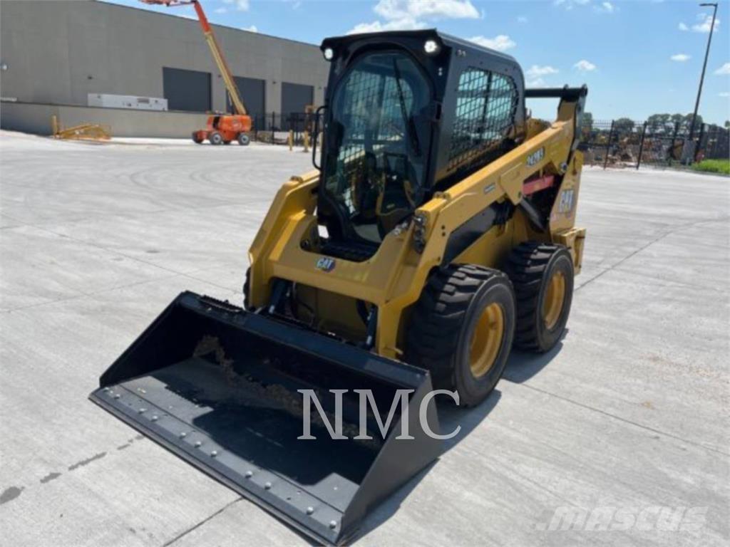 CAT 242D3 Mini Pale Gommate