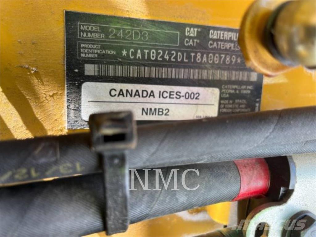 CAT 242D3 Mini Pale Gommate