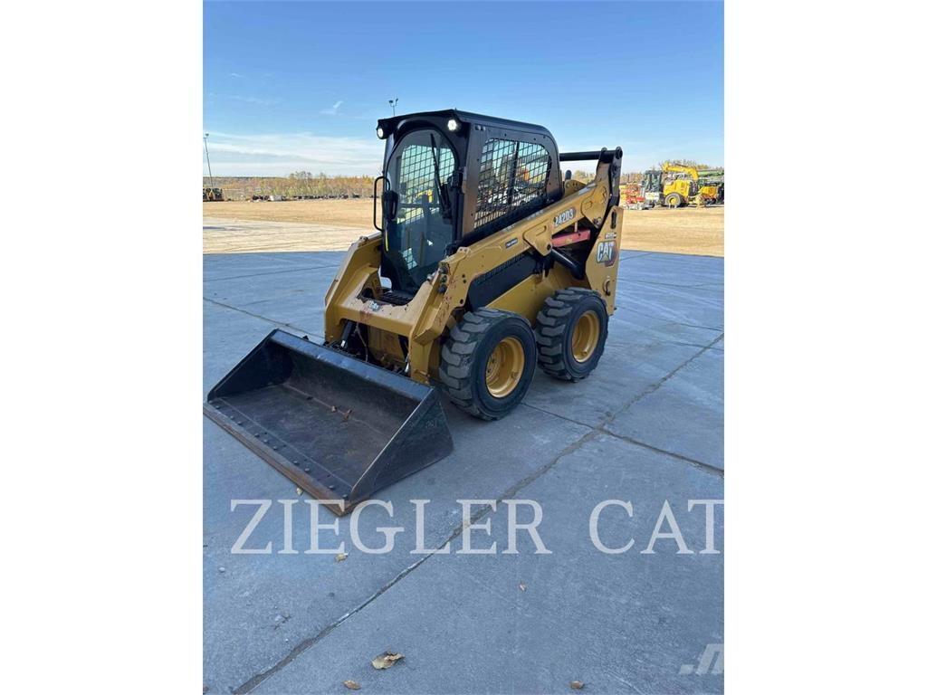 CAT 242D3 Mini Pale Gommate