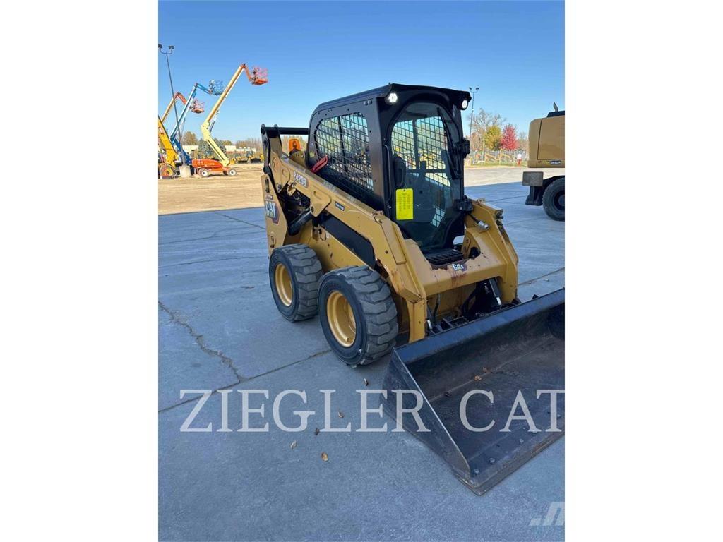 CAT 242D3 Mini Pale Gommate
