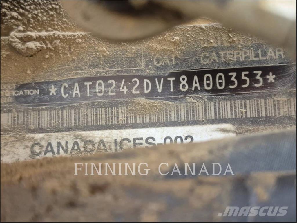 CAT 242D3 Mini Pale Gommate