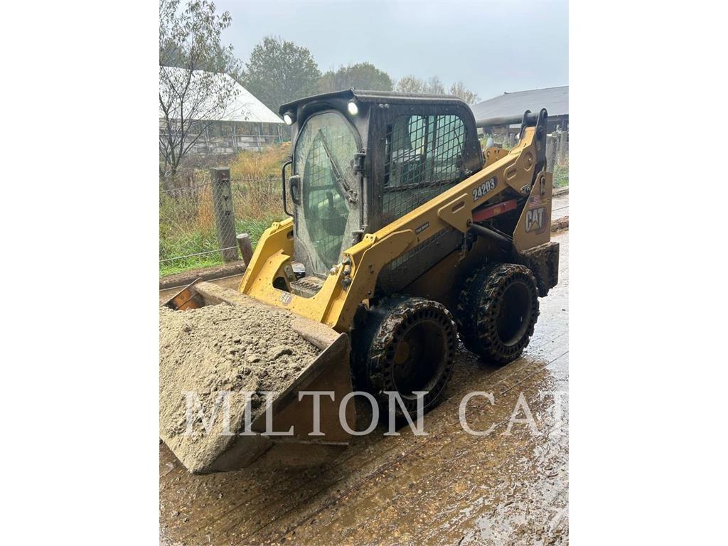 CAT 242D3 Mini Pale Gommate