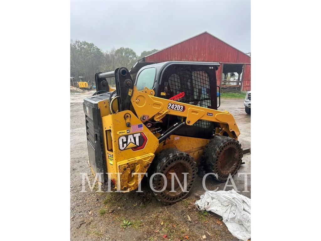 CAT 242D3 Mini Pale Gommate