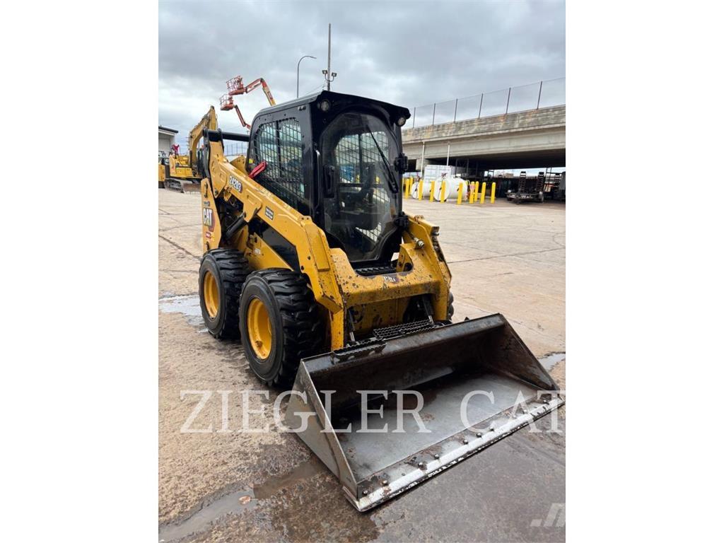 CAT 242D3 Mini Pale Gommate