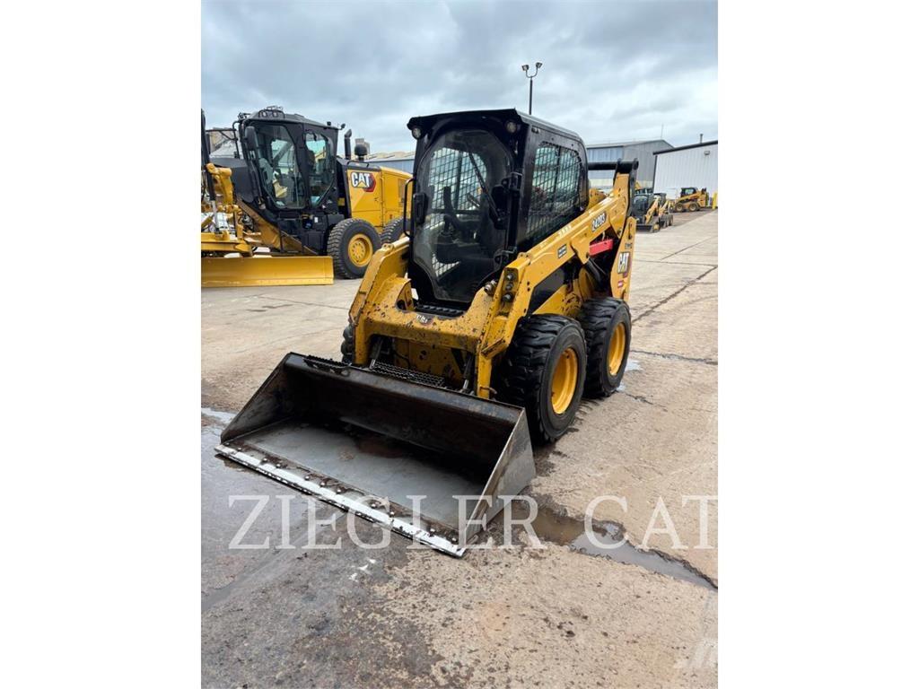 CAT 242D3 Mini Pale Gommate