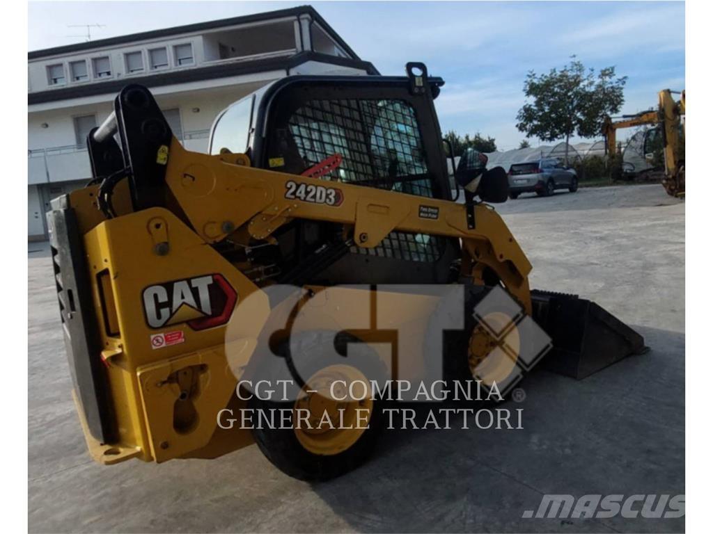 CAT 242D3 Mini Pale Gommate