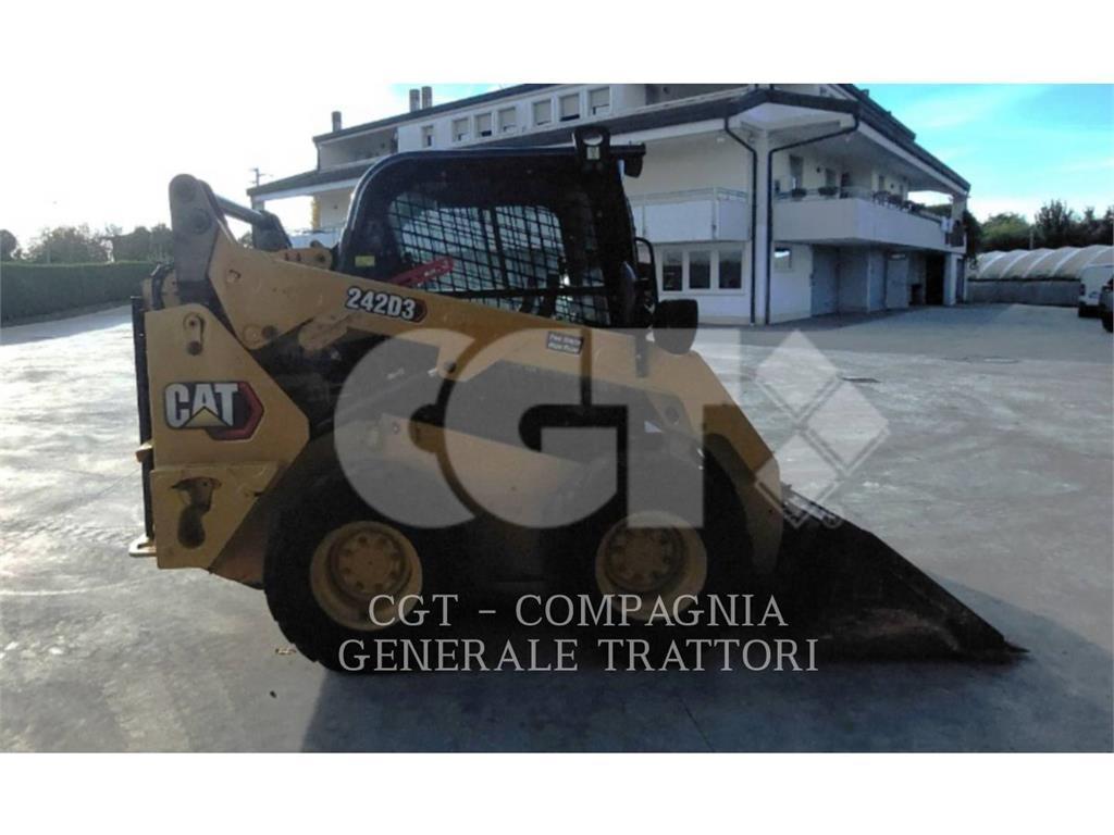 CAT 242D3 Mini Pale Gommate