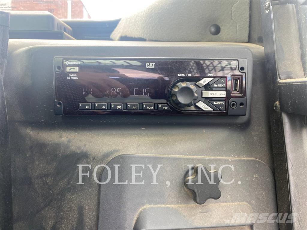 CAT 242D3 Mini Pale Gommate