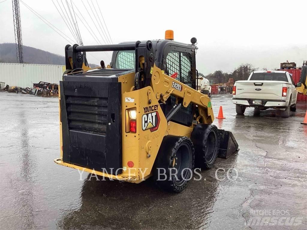 CAT 242D3 AC Mini Pale Gommate