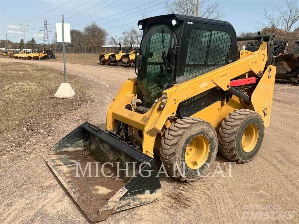CAT 242D3 AQ+ Mini Pale Gommate