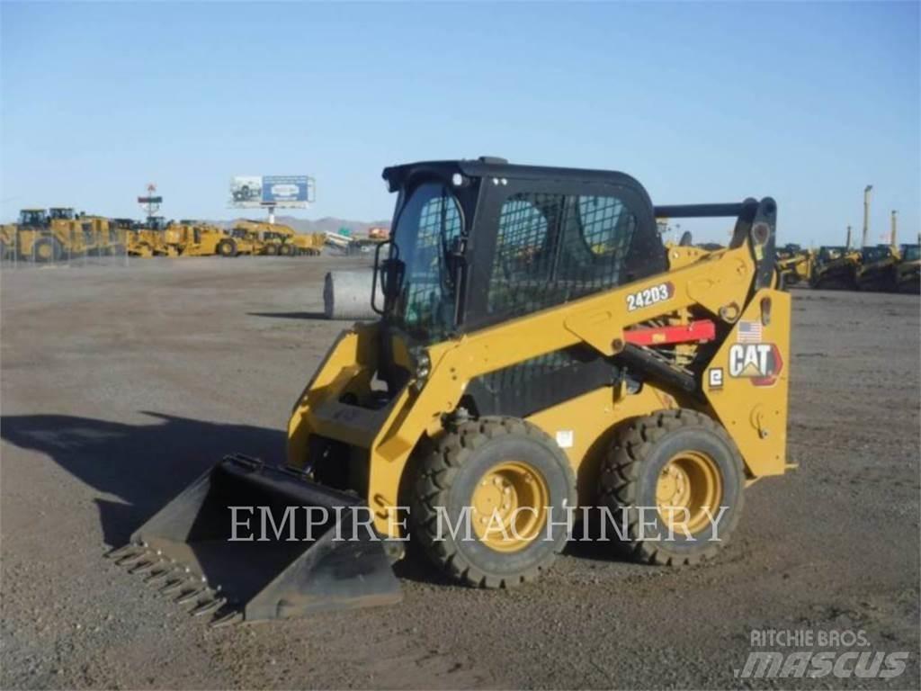 CAT 242D3 CA Mini Pale Gommate
