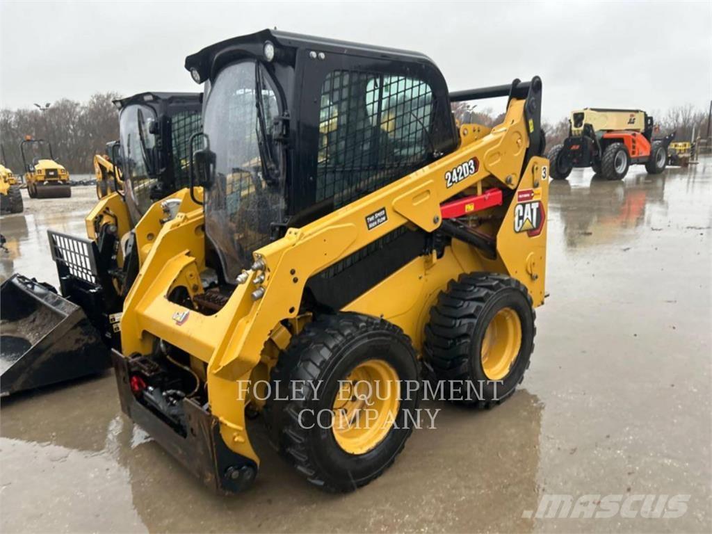CAT 242D3HF2CA Mini Pale Gommate