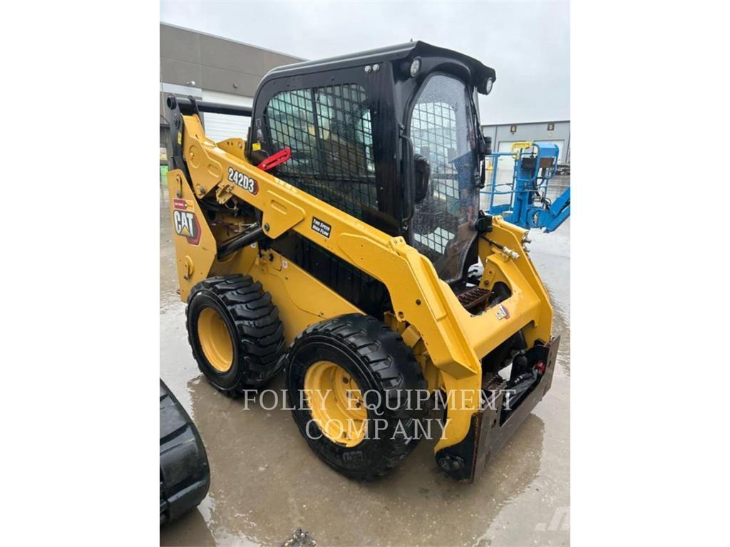CAT 242D3HF2CA Mini Pale Gommate