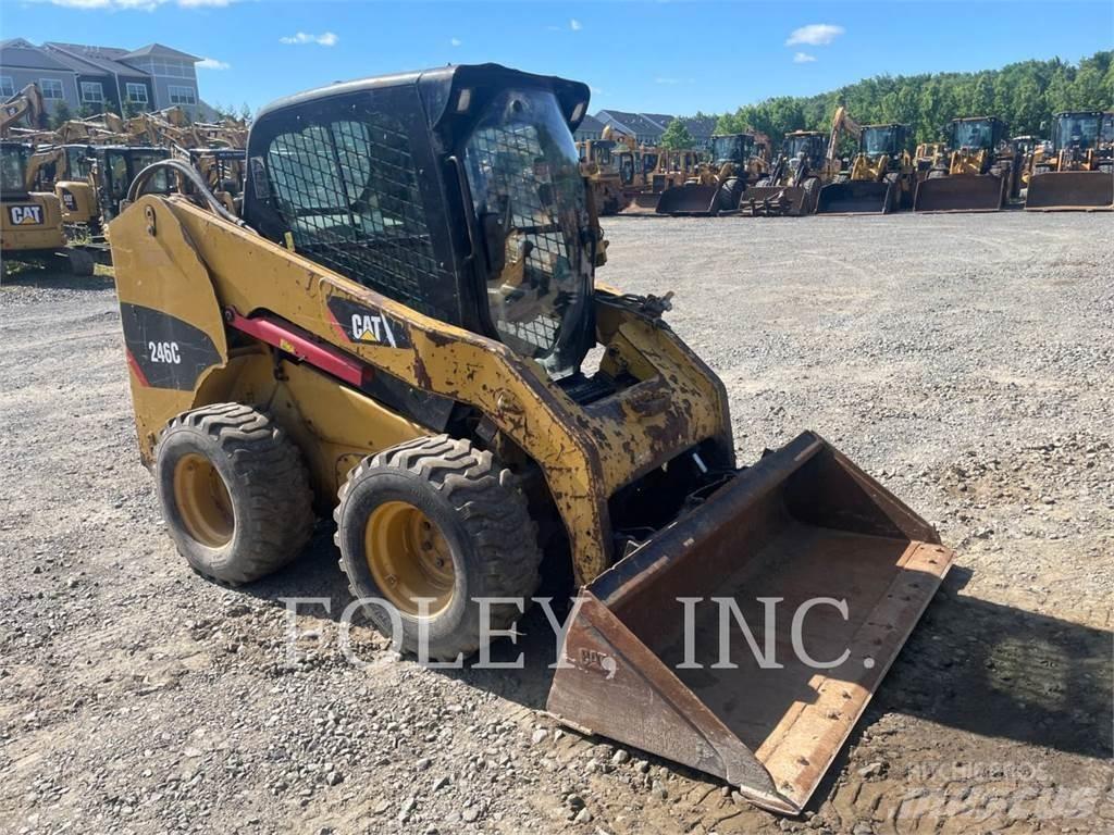 CAT 246C Mini Pale Gommate